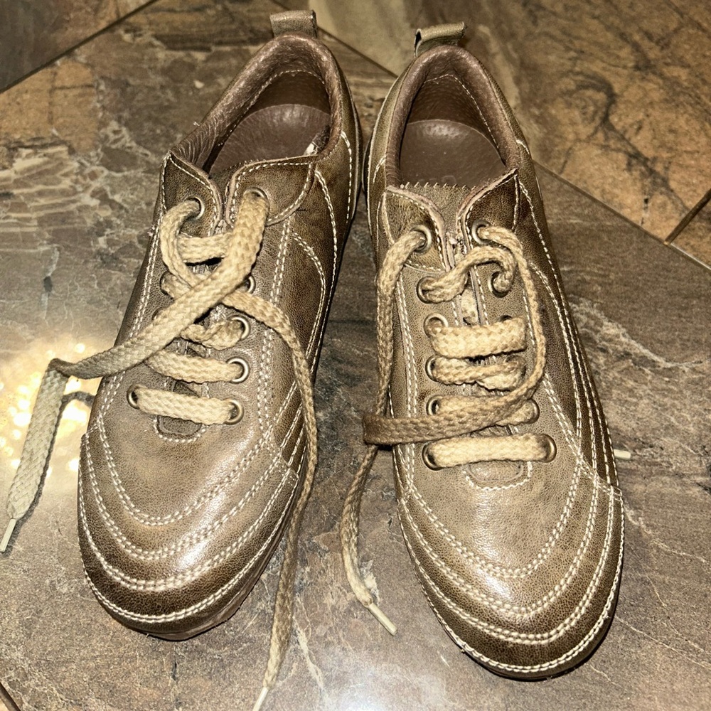 Stylish casual boy's shoes
